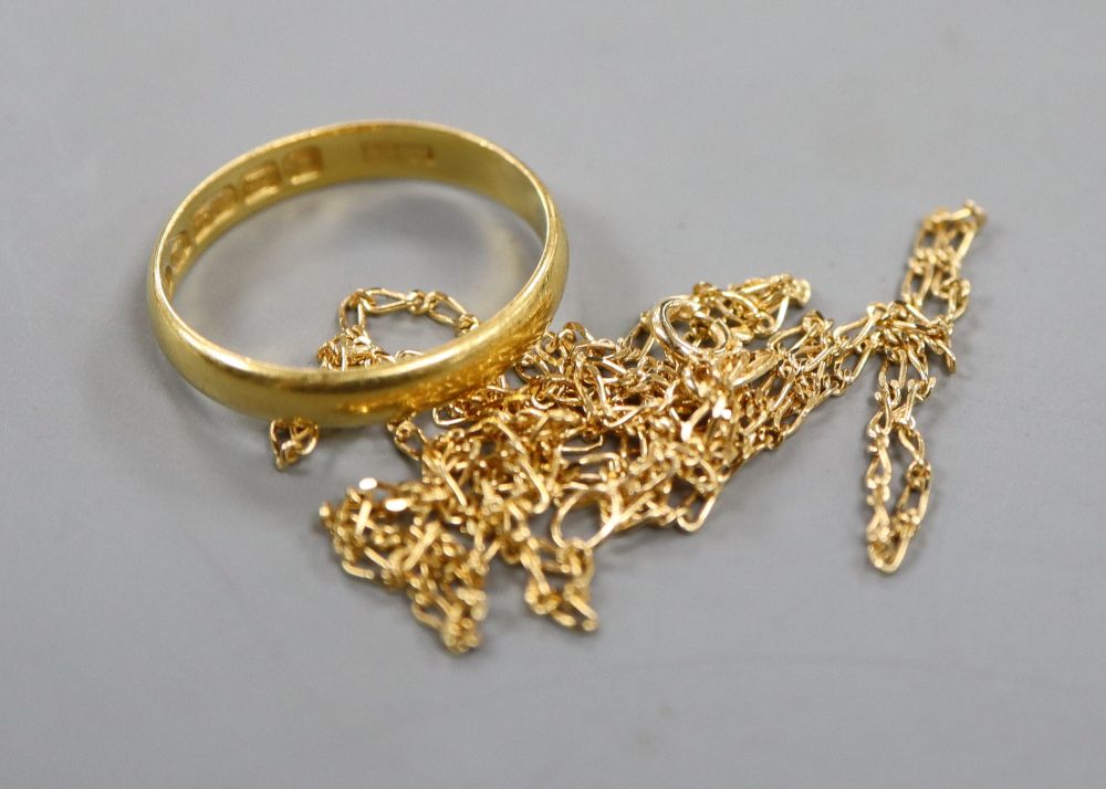 A 22ct gold wedding band, 2.8 grams and a 14ct gold fine link chain, 1.9 grams.